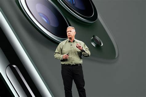 苹果宣布：那个多年讲解新iPhone的男人，已经卸任全球营销高级副总裁 - 超能网