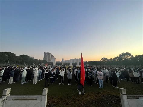 忻州师范学院举行“学习二十大 永远跟党走 奋进新征程”升国旗仪式-忻州师范学院美术系