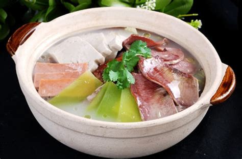 烤鸭鸭架汤的做法 烤鸭鸭架汤的制作方法_知秀网