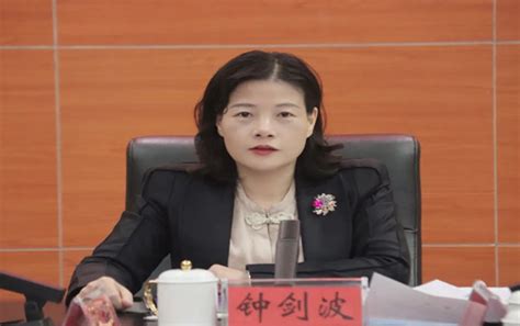 钟剑波主持召开2022年南县人民政府第18次常务会议