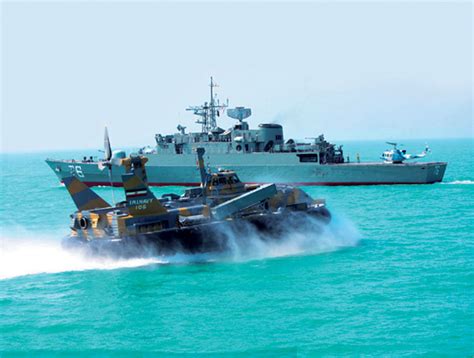 110艘军舰交付伊朗海军，无视100米红线禁令，给全世界上了一堂课