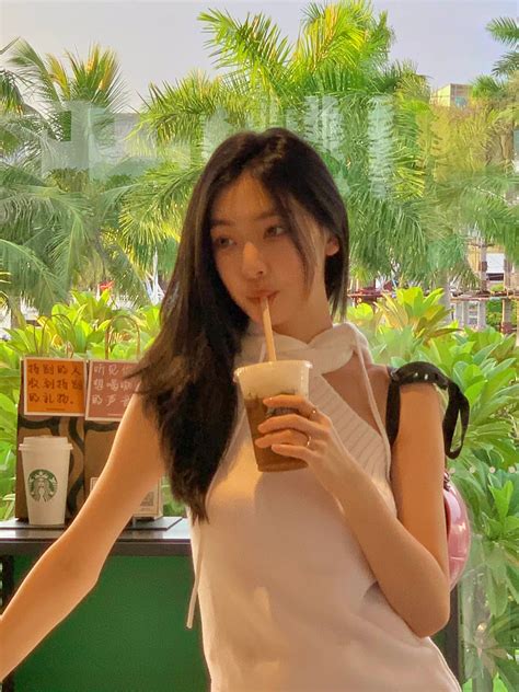 易梦玲头像甜美女生