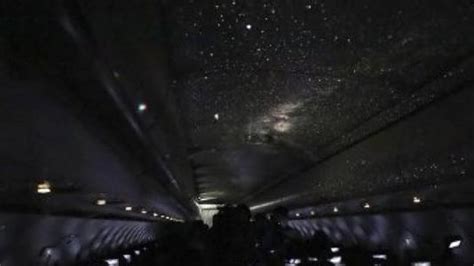 晚上坐飞机，是不是看不见星星？