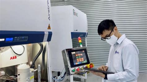 新加坡部署ABB机器人，提升新冠病毒核酸检测能力_机器人网