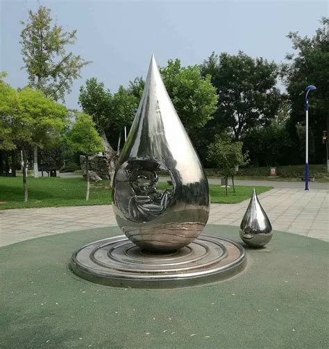 广州公园玻璃钢雕塑摆件定制
