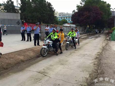 宝鸡渭滨交警争分夺秒护送考生-西部之声