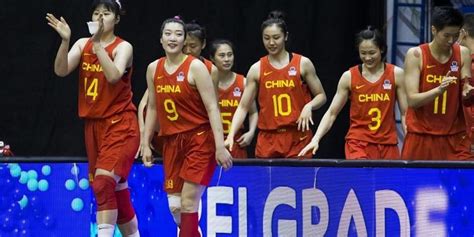 中国女篮首节13-18美国 王思雨打满10分钟3中2拿下7分2板1助-直播吧