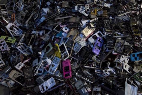 卖掉不值钱扔掉危害环境 废旧手机如何处理难倒市民_滚动新闻_温州网