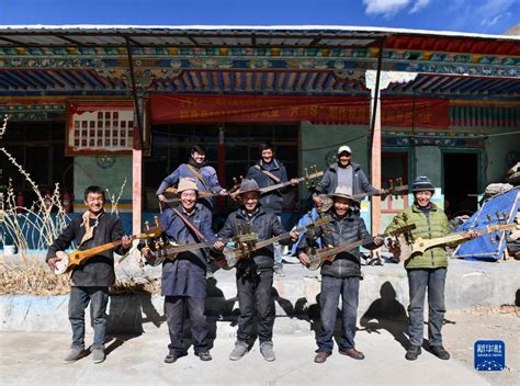 新华全媒＋丨西藏日喀则：用扎念琴奏响乡村振兴进行曲