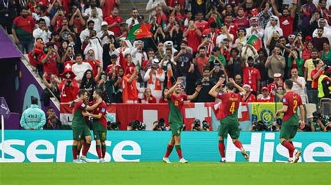 【欧洲杯决赛】葡萄牙队夺得欧洲杯冠军 C罗激动脱衣半裸庆祝 - 风暴体育