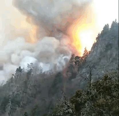 #四川西昌突发森林火灾#2019年3月31日，凉山大火31名森林消防队员和地方干部群众在扑火行动中牺牲。望今日悲剧不再重演。