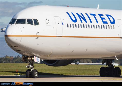 Boeing 767-424/ER (N67052) Aircraft Pictures & Photos - AirTeamImages.com