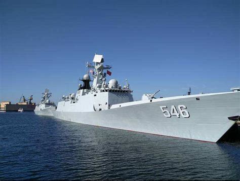 054A型导弹护卫舰“徐州”舰在花莲外海航行