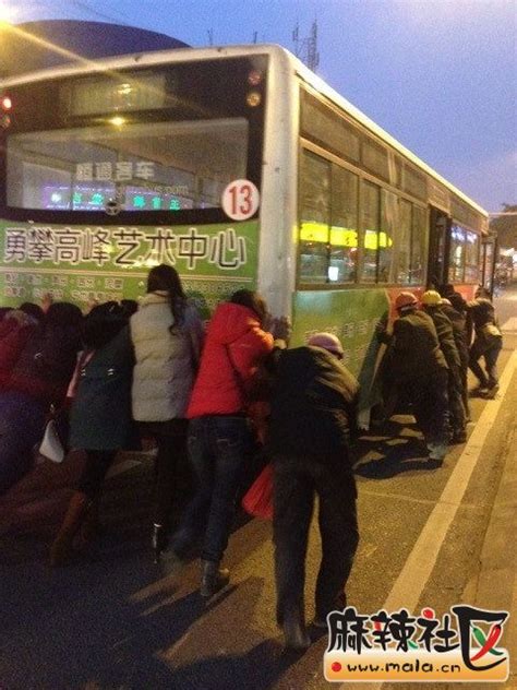 河北广宗：免费专车“点对点”接回606名在外师生-人民图片网
