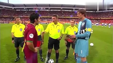回顾06年世界杯葡萄牙VS荷兰，全场16黄4红，比赛变成肉搏战！_腾讯视频
