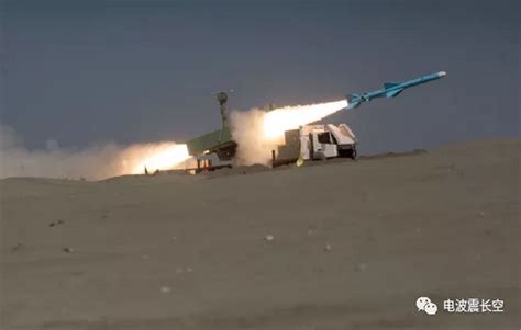 伊朗公布最新远程弹道导弹 射程2000公里 弹头重1.5吨 长4米_凤凰网视频_凤凰网