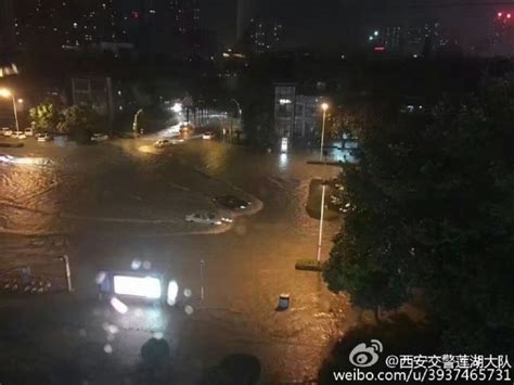 西安今天降雨路面积水严重 提醒市民车主注意安全