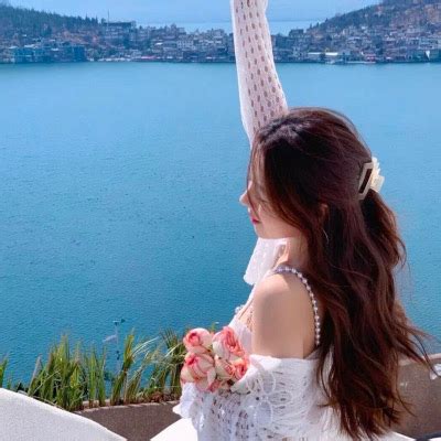 温柔女生头像海边蓝色