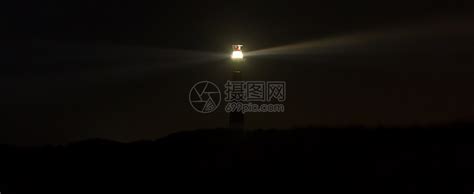 夜晚中的灯塔图片-明亮的灯塔素材-高清图片-摄影照片-寻图免费打包下载