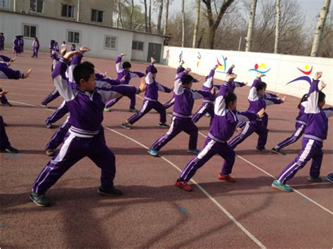 小学部开学以来积极推进广播操训练_北京市中关村外国语学校