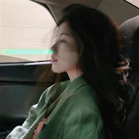 温柔自愈照片女生头像