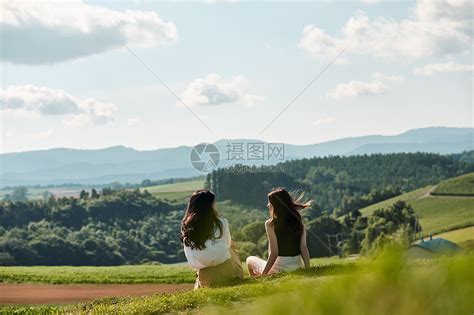 两个女人在开会高清图片下载-正版图片501445477-摄图网