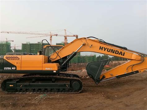 热烈祝贺淄博李老板购买现代225VS挖掘机一台-骏大机械广场