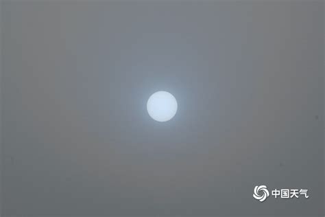 北京天空再度出现“蓝太阳”-天气图集-中国天气网