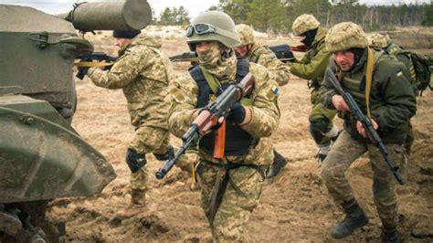 乌克兰军队、罗马尼亚装备集结“德左”附近？俄称乌要抢“欧洲最大军火库”
