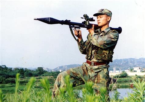 实弹射击现场丨祁连山下单兵火箭利剑出鞘 - 中国军网