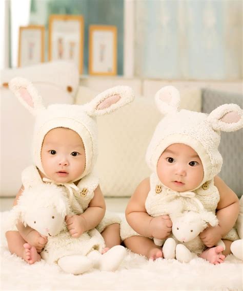 婴儿双胞胎素材-婴儿双胞胎图片-婴儿双胞胎素材图片下载-觅知网