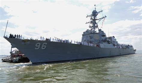 宙斯盾驱逐舰高清图，阿利·伯克级已服役67艘，美国海军目标89艘