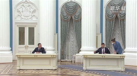 普京签署命令宣布承认乌克兰东部两个“共和国”_凤凰网视频_凤凰网