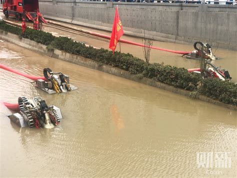 直击京广路隧道排水现场：数百辆泡水车被捞出，有遗体被发现_手机新浪网