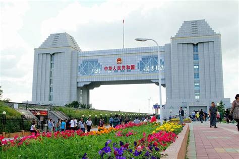 满洲里国门图片