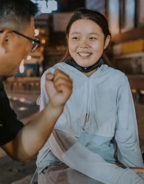 单亲妈妈吴桐带着儿子吴童童在大都市生活_[标签:标题1]