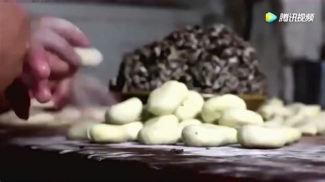 舌尖上的安徽：探访黄山烧饼的制作工艺_腾讯视频