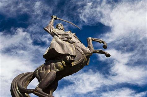 成吉思汗陵正门和成吉思汗的雕塑_回龙观社区网