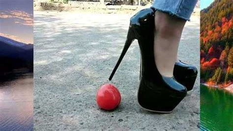 美女用高跟鞋踩踏西红柿，踩下去的那一刻，网友：这声音真解压
