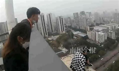 柳州女子悬坐26楼顶层天台，紧急关头，女警这段话太揪心