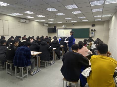 郑州市第四十四高级中学以专家引领促青年教师实行新课改教学--新闻中心