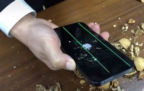 网友实测iPhone 12砸核桃：结果杯具-中关村在线