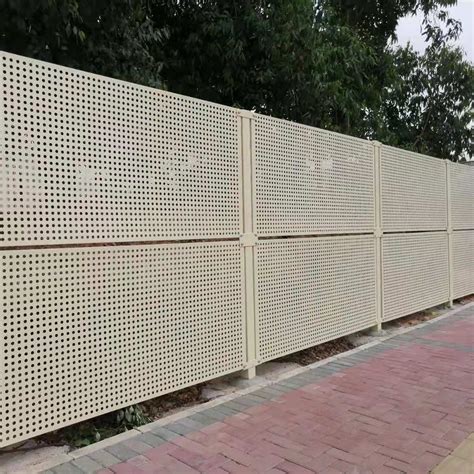 冲孔围挡供应江门珠海市政工程抗风围挡 白色框架式冲孔防护栏|价格|厂家|多少钱-全球塑胶网