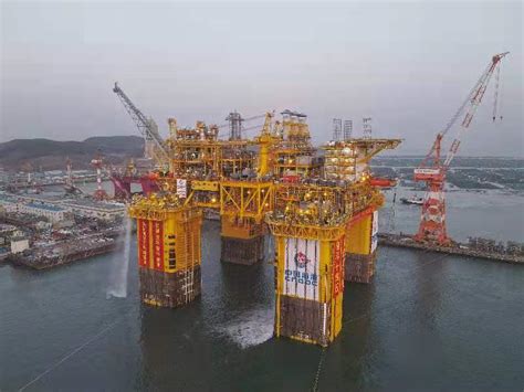 全球首座十万吨级深水半潜式生产储油平台交付 用于开发陵水17-2气田 - 封面新闻