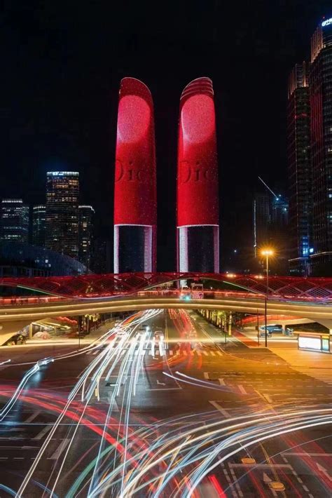 成都金融城双子塔Diro口红的完美展现-创意策划-南京匠心独运广告