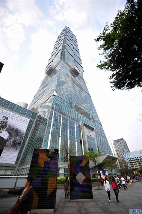 台湾第一高楼靠什么在台风中屹立不倒？就是靠这颗大球——风阻尼器！_建筑物_台北_大厦
