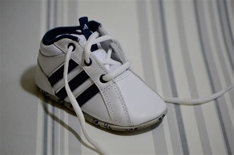 Gambar : putih, musim semi, hitam, sepatu kets, adidas, alas kaki, sepatu bayi, sepatu olahraga ...