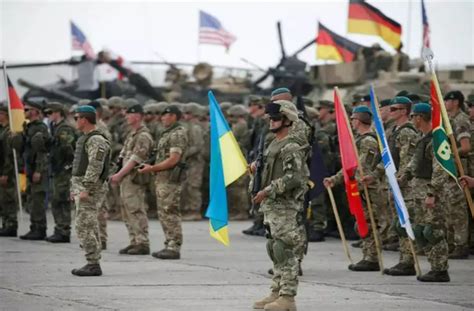 大军直逼边境，局势一触即发？乌克兰总统亲自下令，普京发出警告|巴斯|乌克兰|军队_新浪新闻