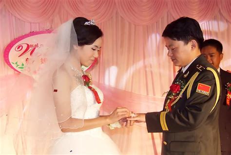 郑州今年的“520”结婚登记有多火爆？来看看排长队的照片……-大河报网