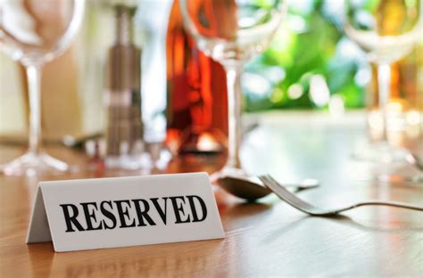 酒店英语常用句型——餐饮服务 | 餐饮预订 Table Reservation-酒店英语